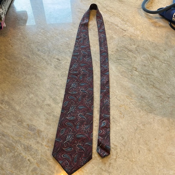 Calvin Klein Other - Calvin Klein Paisley tie 100% silk